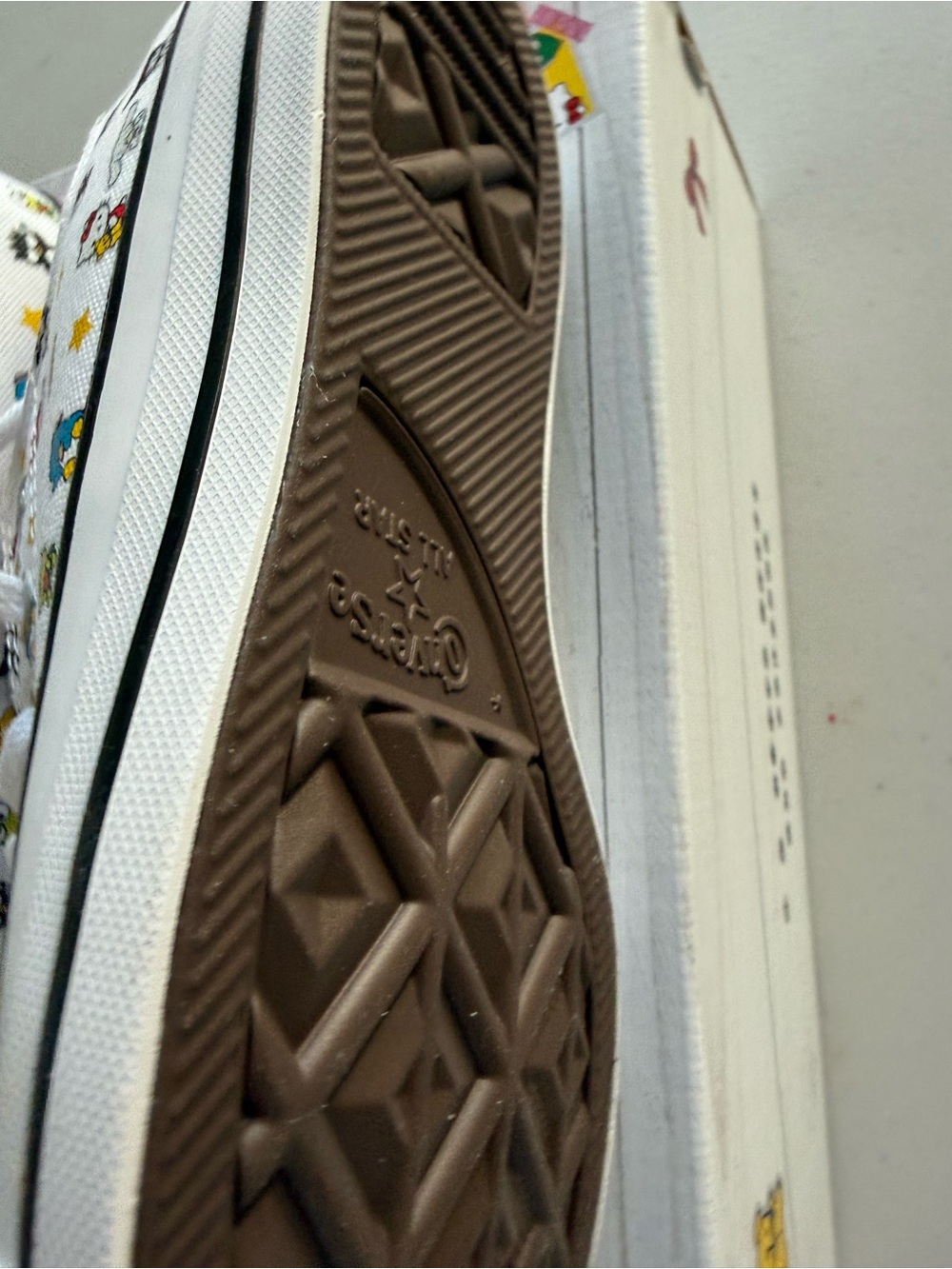 New women’s Sz 6.5, 8 Converse White Low Top Shoes with Hello Kitty - Picture 8 of 9
